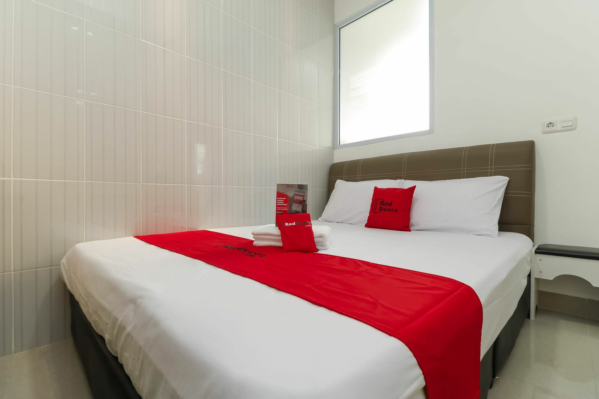 Готель Reddoorz Near Nagoya Hill Batam Екстер'єр фото