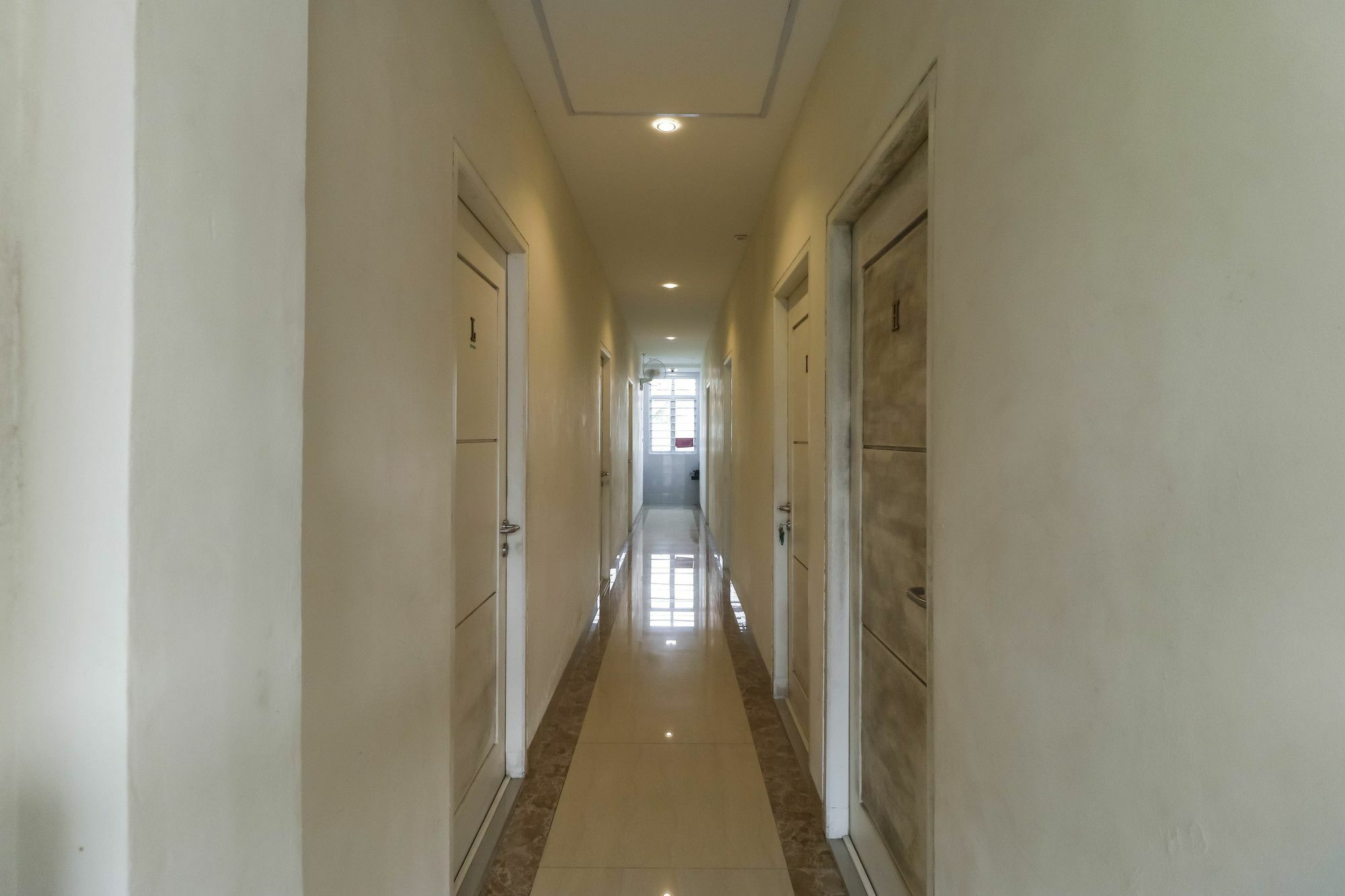 Готель Reddoorz Near Nagoya Hill Batam Екстер'єр фото