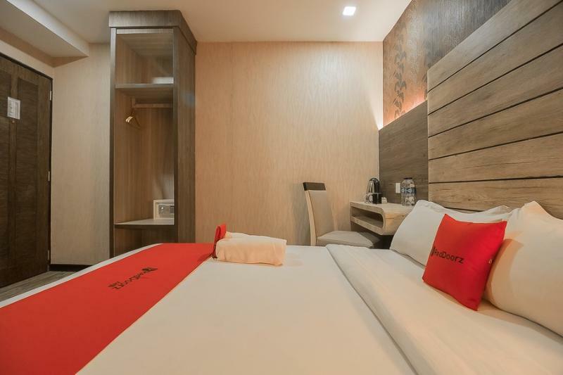 Готель Reddoorz Near Nagoya Hill Batam Екстер'єр фото